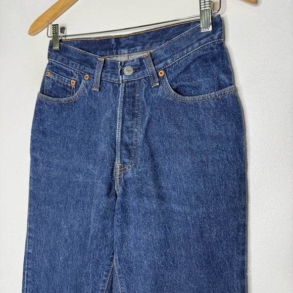 Levi’s Women’s Vintage 501 Raw Hem Button Fly Jeans Size 7 / 28 USA - Picture 9 of 10